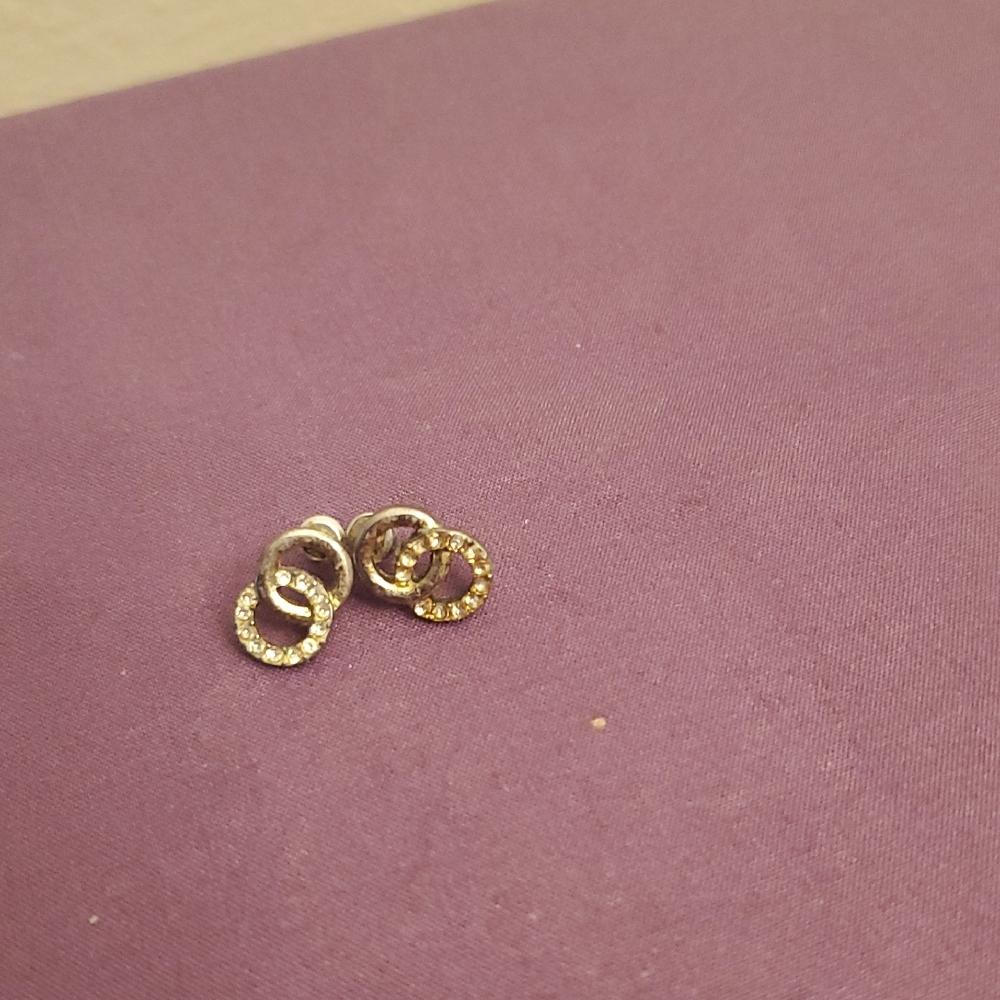 Vintage Elegant Gold-Tone Stud Earrings